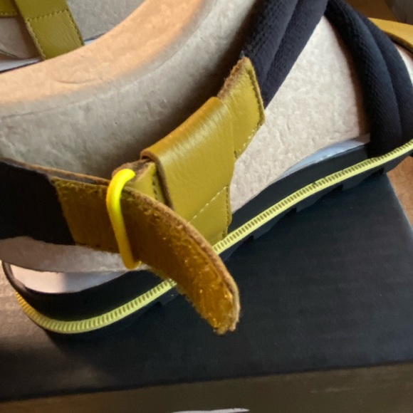 SOREL women’s Roaming Decon sandals in dioxide gold NWB - Picture 6 of 16